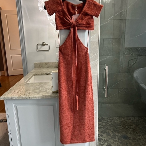 Cult Gaia Alicia Cutout Cotton-Blend Knit Off-The-Shoulder Midi Dress - Picture 5 of 14